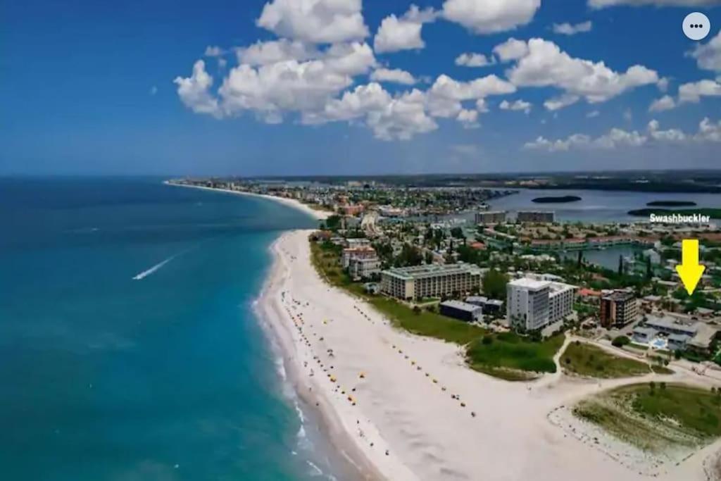 Private One-Bedroom 4 -Directly Across From Beach St. Pete Beach Exterior photo